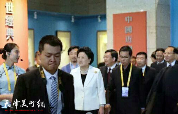 国务院副总理刘延东率首届敦煌文博会与会国内外嘉宾观展