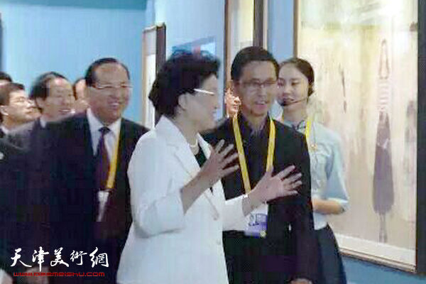 国务院副总理刘延东率首届敦煌文博会与会国内外嘉宾观展