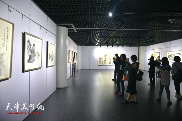 天津美院七教授“随艺”国画展