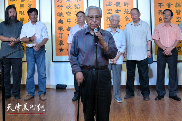 天津市佛协副会长王剑非老居士宣布展览开幕