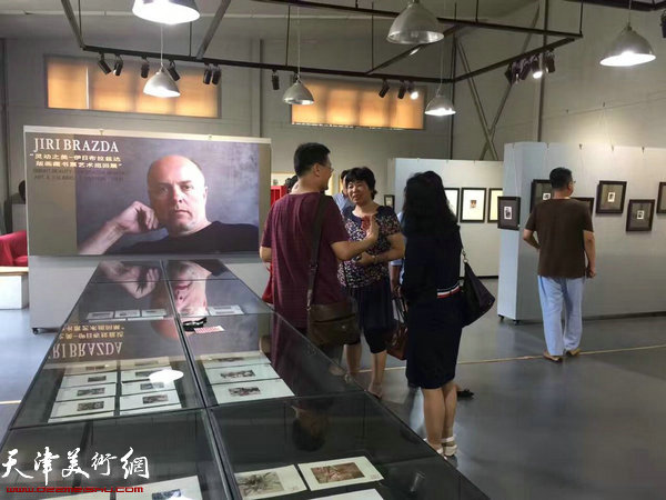 伊日·布拉兹达版画藏书票艺术巡展现场。