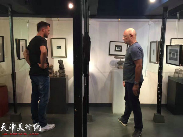 伊日·布拉兹达版画藏书票艺术巡展现场。