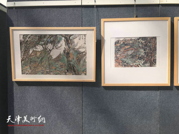 图为画展现场。