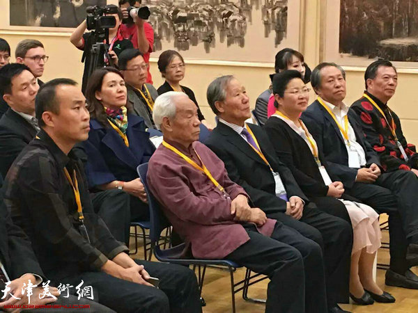 纪振民、姬俊尧、刘国胜、张芝琴在开幕仪式上。