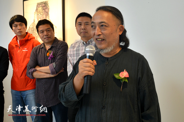 画家姚海峰致答谢词。
