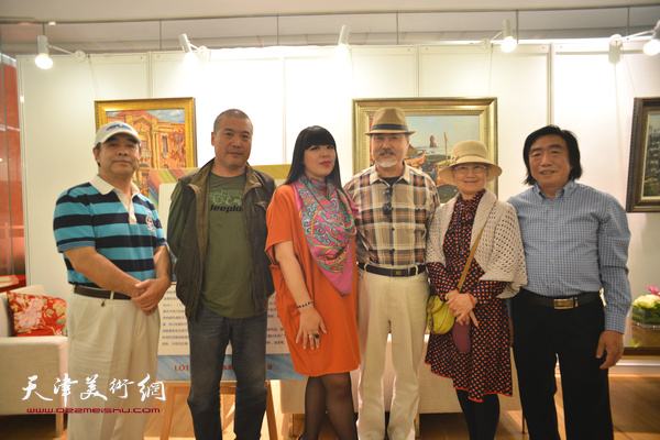 左起：张志德、李金玺、肖冰、张树德、吴薇、郭琪在艺术沙龙。