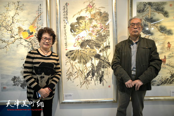 黄枕石、张琪在“秋之韵”书画展上。