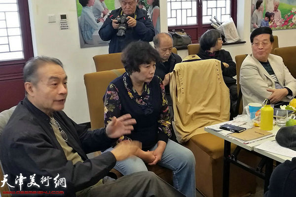 天津美协油画艺委会主任王书朋先生和夫人何莉女士通过阐述与韩富华交往的日常往事