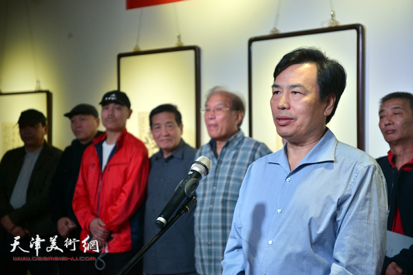 中共天津市河北区委常委、宣传部部长李耀进致辞并宣布展览开幕