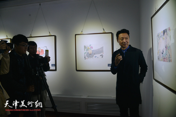 李旺在展览现场。