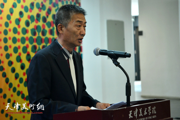 天津美术学院院长邓国源教授讲话。