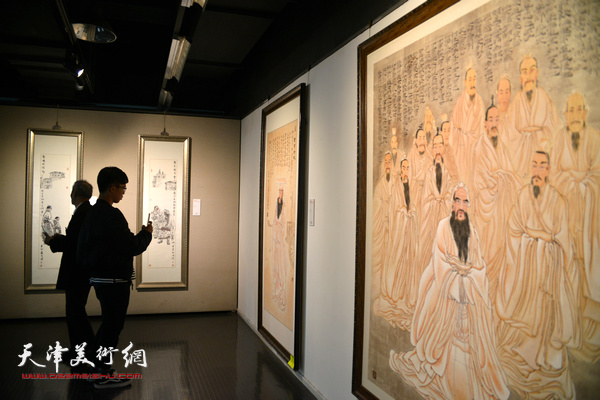 天津美术学院办学110周年教师作品展天津展区现场。