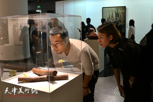 天津美术学院办学110周年教师作品展天津展区现场。