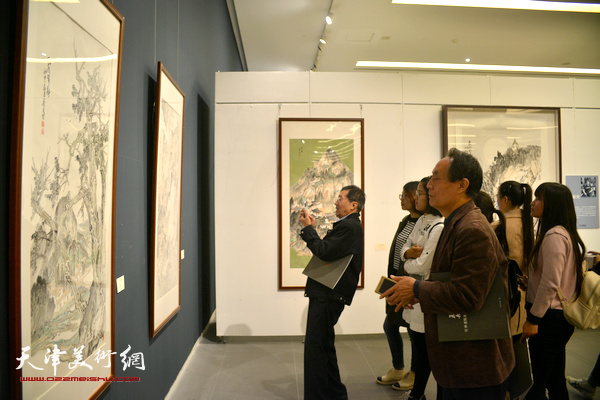 桂林画院美术书法精品巡回展“第七回天津站”现场。