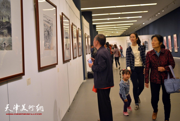 桂林画院美术书法精品巡回展“第七回天津站”现场。