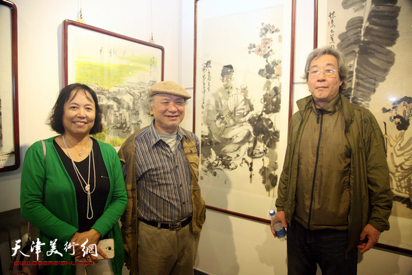 津门32国画名家精品展在天津日报美术馆开幕