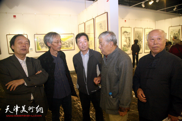 津门32国画名家精品展在天津日报美术馆开幕