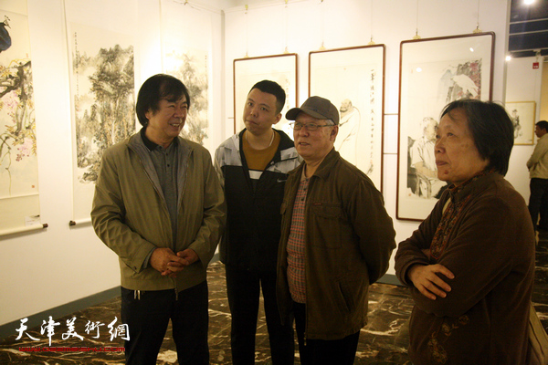 津门32国画名家精品展在天津日报美术馆开幕