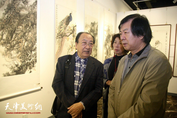 津门32国画名家精品展在天津日报美术馆开幕