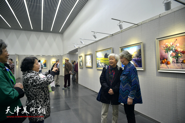神州揽美·张明德油画作品展现场。