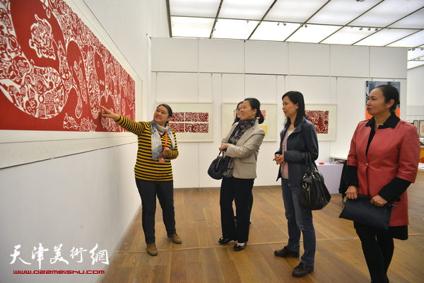 行孝道，善家风 天津“西岸”剪纸艺术展