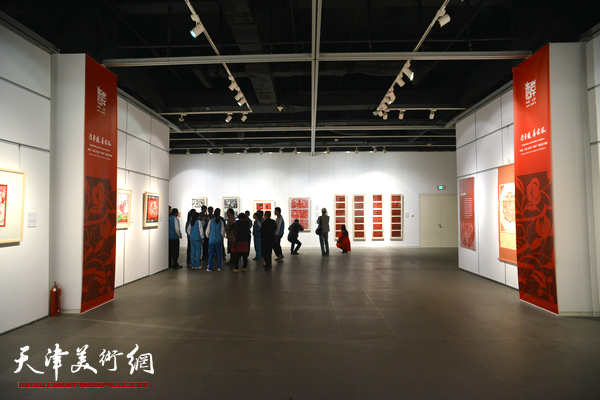 行孝道，善家风 天津“西岸”剪纸艺术展