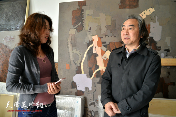 天津美术网采访天津美术学院油画系主任王小杰。