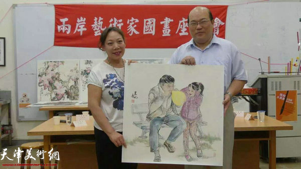郑二凤与台东大学杨义清教授。