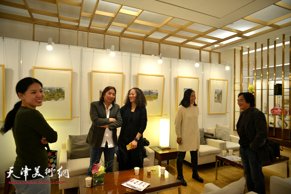 “水·色·韵—王刚水彩作品展”10月24日在银河广场乐天百货MVG艺术画廊开幕。