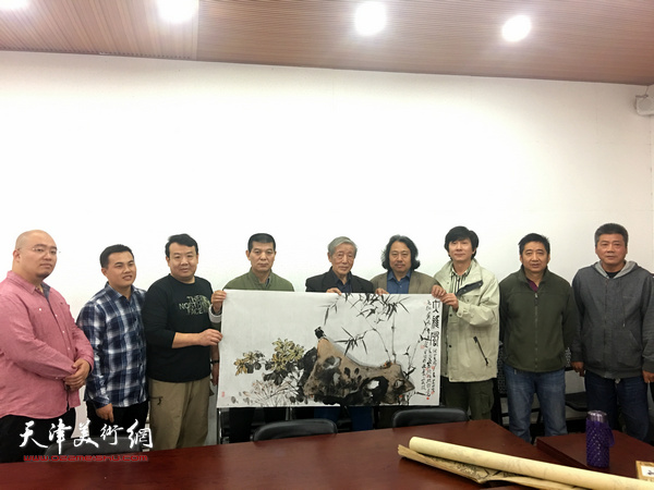 天津画院院长贾广健带队赴北辰区开展专题辅导交流座谈活动。 