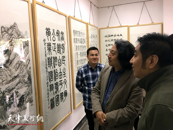 天津画院画家参观“红心向党，墨韵飘香”北辰区老年书画展