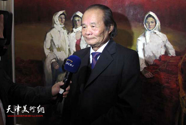 2011年10月25日张世范先生在“张世范艺术回顾展”上。