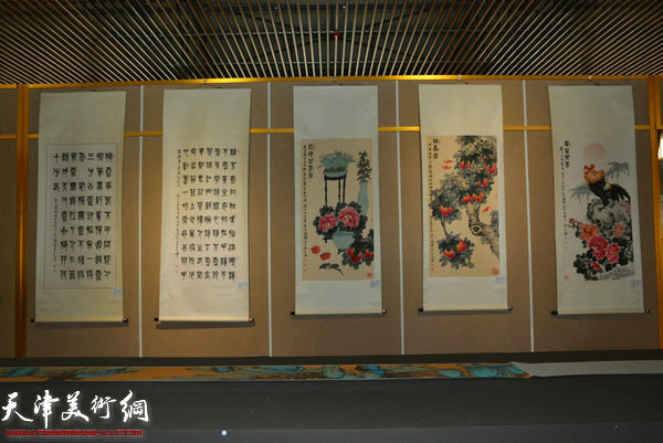 图为展览现场展出的高凤楼展品。