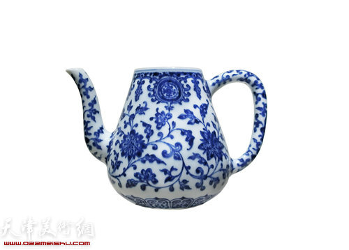 清雍正 仿明式青花纏枝花卉紋執壺 (9cm Height x 9cm Diam) AN RARE PAINTED MING STYLE BLUE AND WHITE EWER MARKS QING DYNASTY YONG ZHENG PERIOD AND PERIOD 