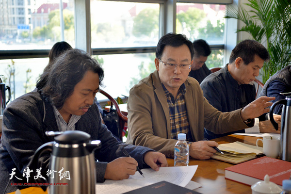 天津画院党组书记张桂元传达了市委工作会议精神