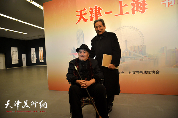 孙伯翔、霍然在展览现场。