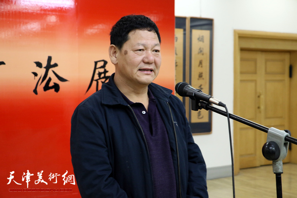滨海新区文广局副局长张庆发在开幕式上致辞.