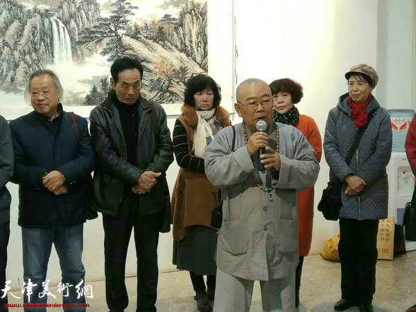 陈洁代表参展画家致辞。