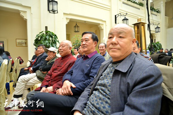 左起：王俊生、张鹤年、刘凤棋在启动仪式上。