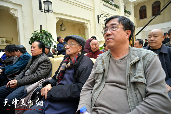 左起：纪荣耀、、刘绍斌在启动仪式上。