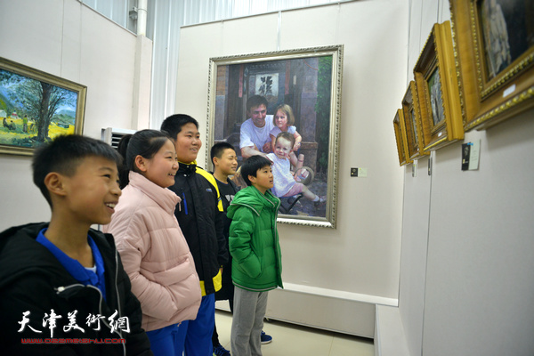 九月艺术沙龙第四届油画展