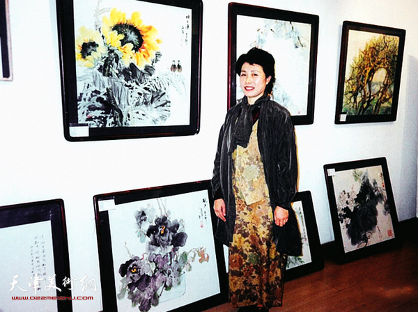 2001年崔燕萍在王府井北京画店举办展览