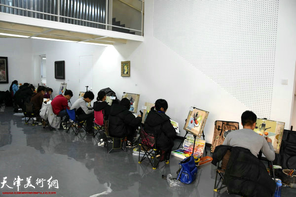 弘毅画室模拟联考现场气氛热烈。
