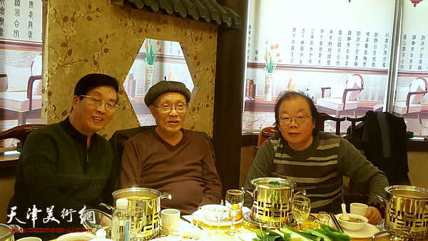 孙长康、董振涛、杜仲华在年会上。