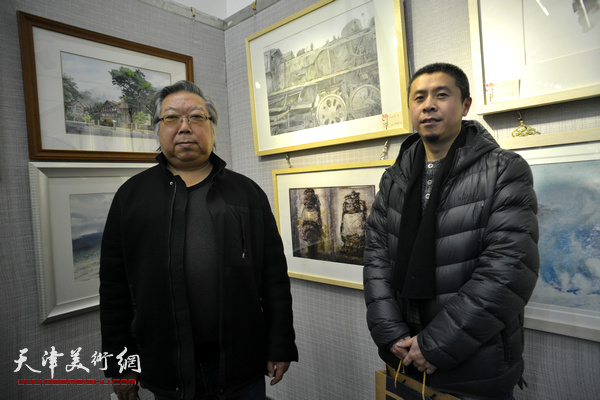 石增琇、胡璟辉在画展现场。