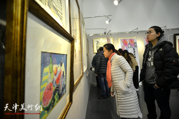 “天津市水彩画专业委员会第十届作品展”现场。