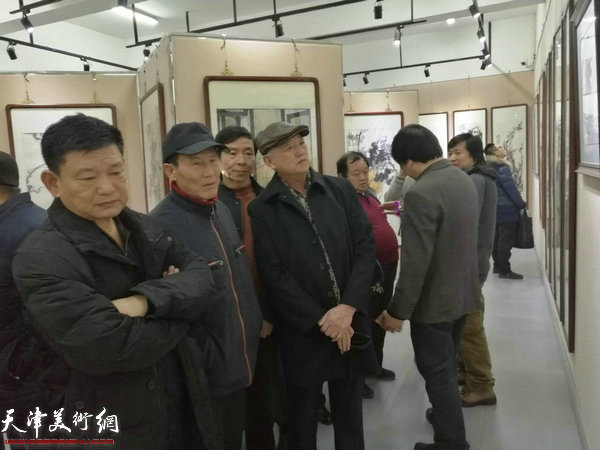 李宝春花鸟画作品展现场。