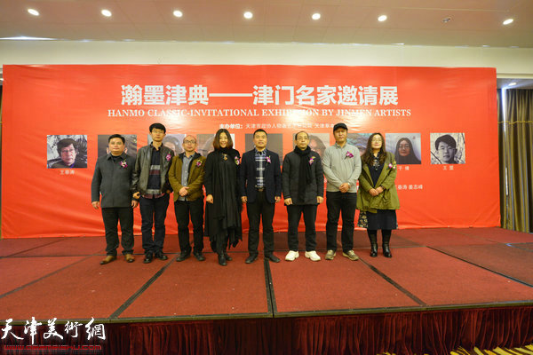 “翰墨经典—天津中国画名家邀请展”在安徽黄山开幕，图为参展画家。