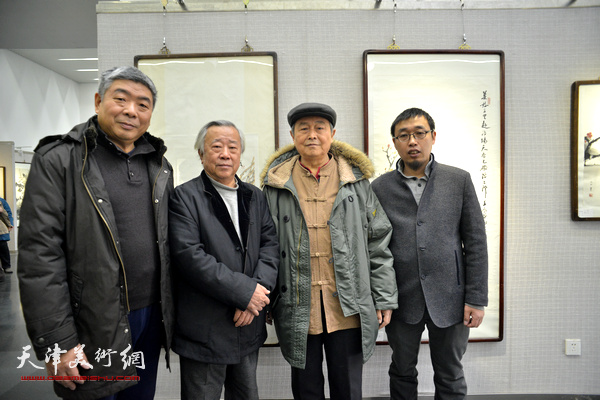 左起：陈军、阮克敏、赵毅、张枕石在画展现场。
