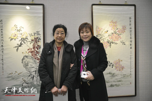 张永敬、李澜在画展现场。